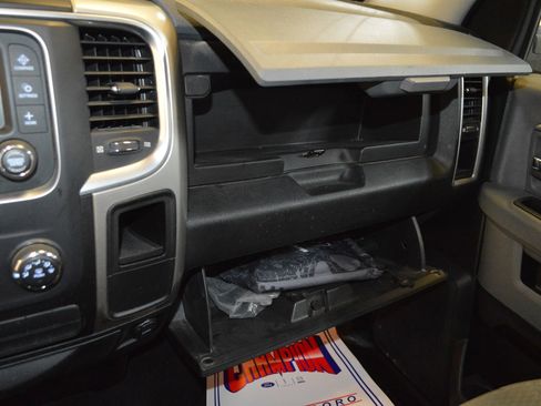 Used 2020 RAM 1500 Classic SLT image 21