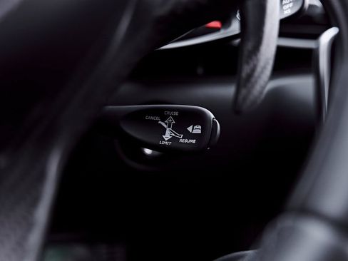 Used 2023 McLaren Artura RWD image 67