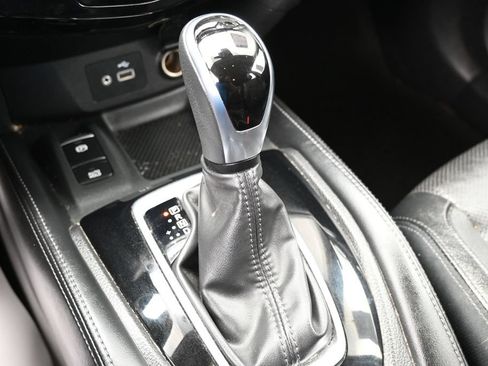 Used 2020 Nissan Rogue SL AWD/4WD image 28