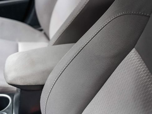 Used 2015 Toyota Corolla LE FWD image 19
