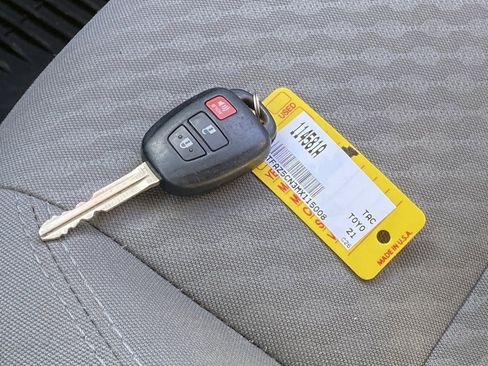 Used 2021 Toyota Tacoma SR5 image 9