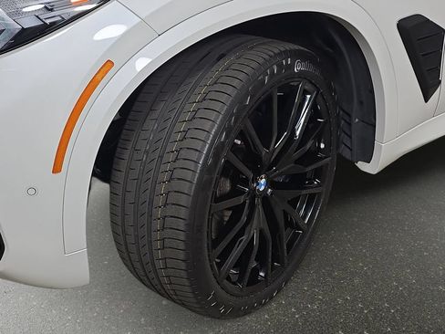 Used 2024 BMW X5 xDrive40i w/ M Sport Package AWD/4WD image 34