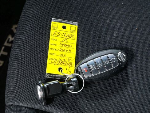 Used 2020 Nissan Sentra SV FWD image 36