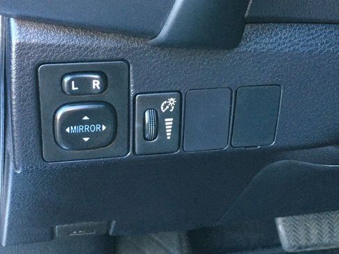 Used 2017 Toyota Corolla L FWD image 17