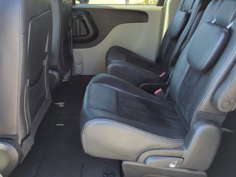 Used 2017 Dodge Grand Caravan SXT FWD image 22