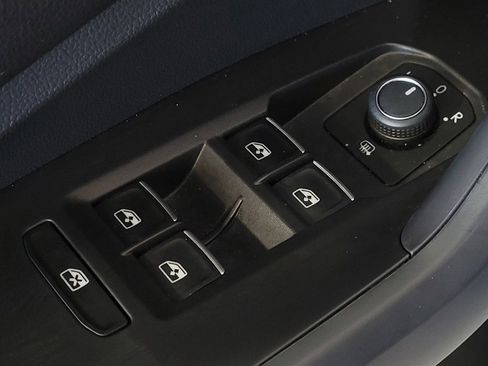 Used 2022 Volkswagen Jetta SE FWD image 27