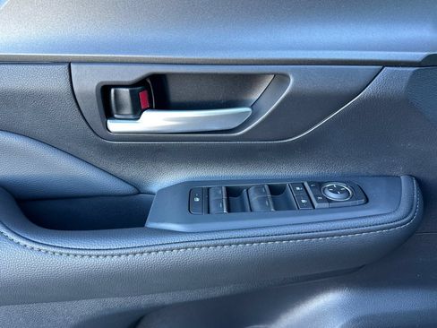New 2026 Toyota Grand Highlander FWD image 10