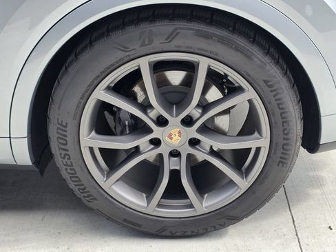 Certified 2026 Porsche Cayenne E-Hybrid AWD/4WD image 28