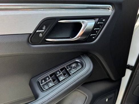 Certified 2026 Porsche Macan AWD/4WD image 14