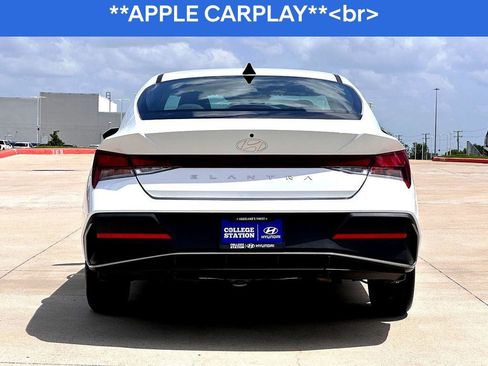 Used 2025 Hyundai Elantra SE w/ Cargo Package image 7