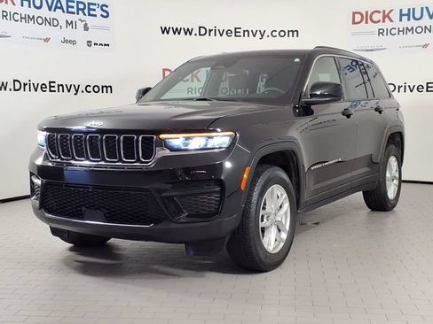Used 2024 Jeep Grand Cherokee Laredo X w/ Luxury Tech Group I AWD/4WD image 1