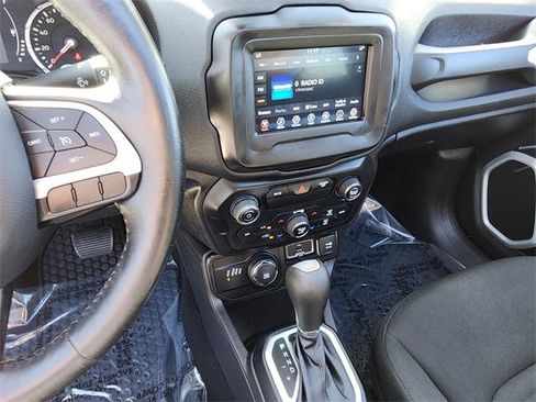 Used 2020 Jeep Renegade Latitude w/ Cold Weather Group image 8