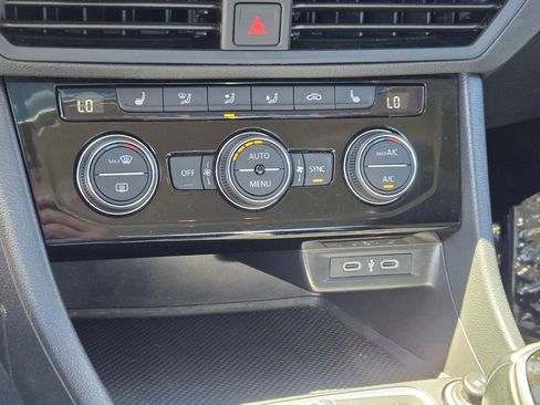 Used 2024 Volkswagen Jetta SE FWD image 31