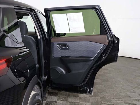 Used 2023 Nissan Rogue SV image 18