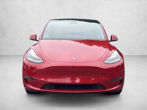 Used 2023 Tesla Model Y Long Range AWD/4WD image 2