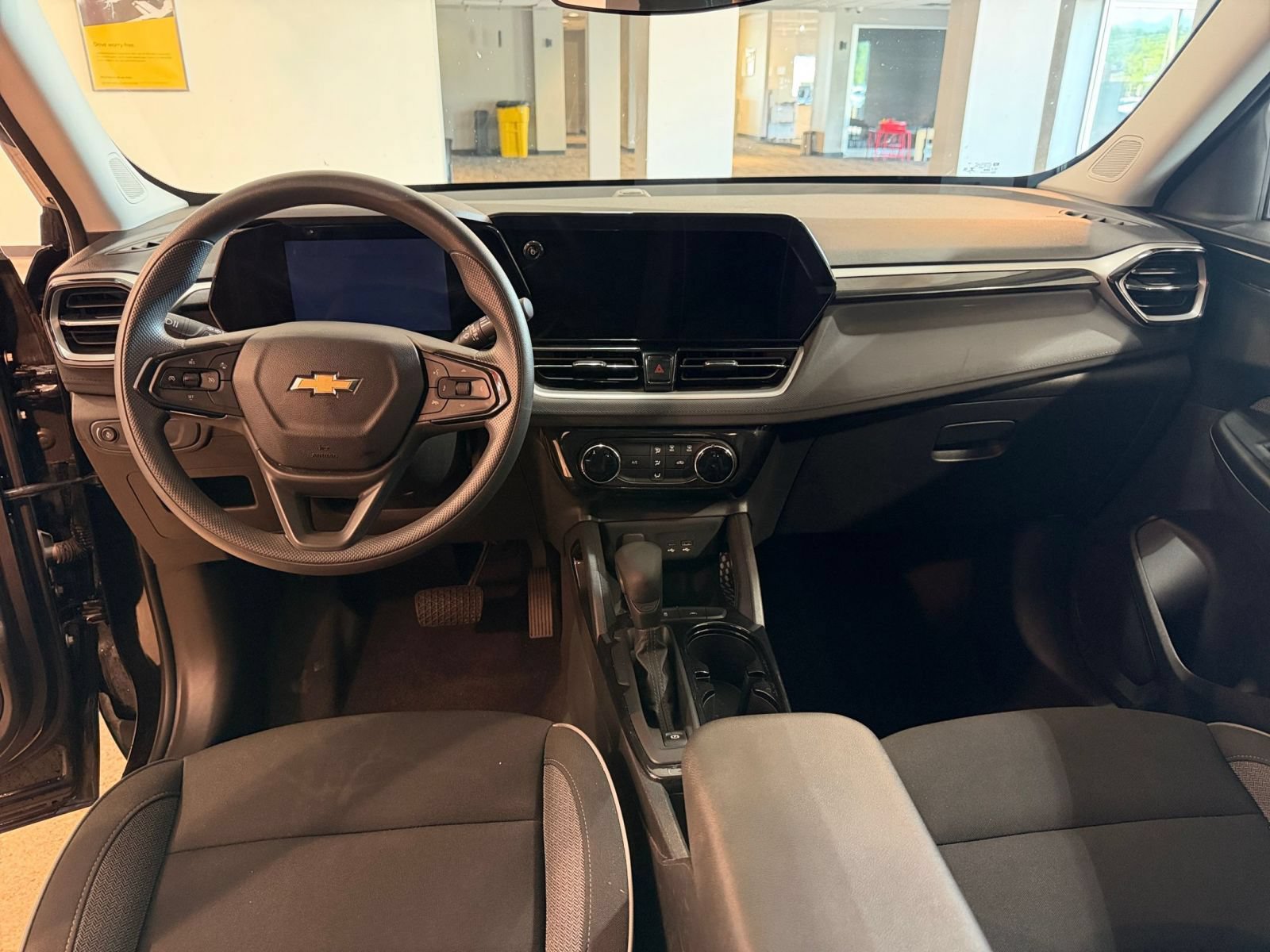 Used 2025 Chevrolet TrailBlazer LT FWD image 31