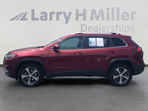 Used 2019 Jeep Cherokee Limited w/ Technology Group AWD/4WD image 2