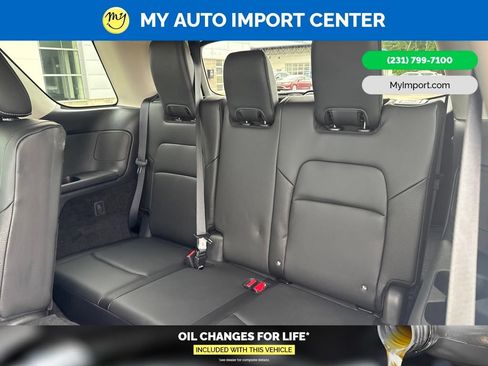 Used 2025 Nissan Pathfinder SL AWD/4WD image 27