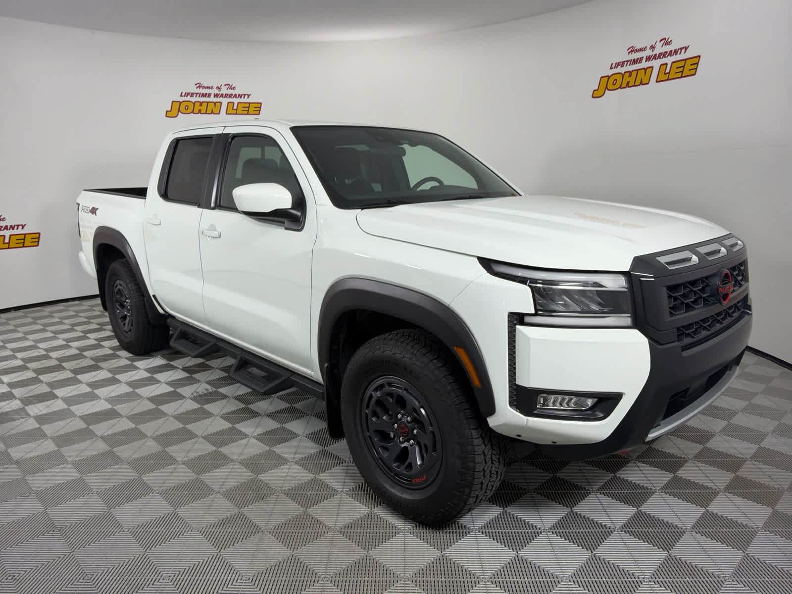 Certified 2025 Nissan Frontier PRO-4X AWD/4WD image 8
