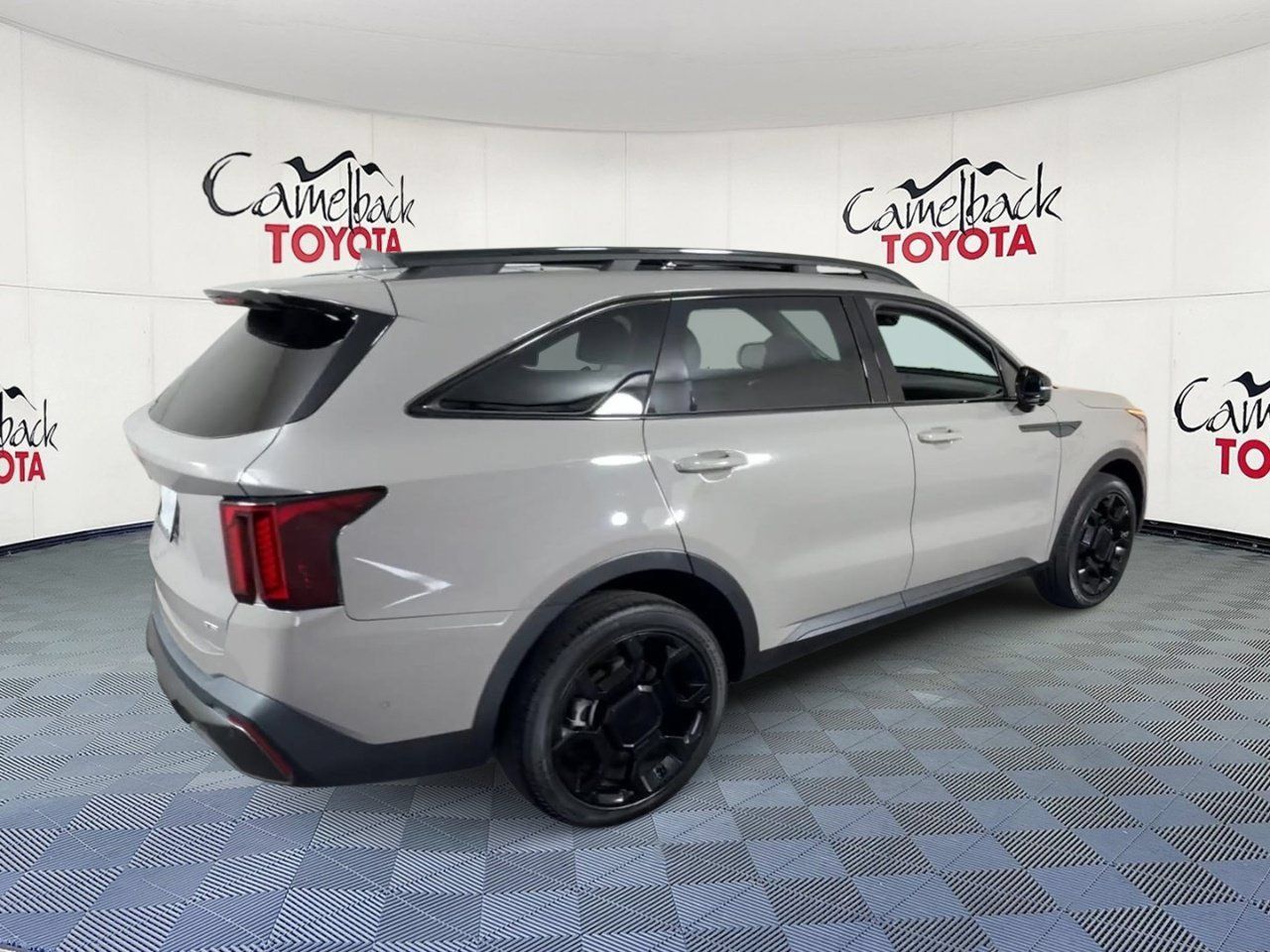 Used 2025 Kia Sorento SX AWD/4WD image 2