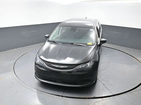 Used 2023 Chrysler Voyager LX FWD image 18