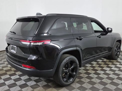 Used 2024 Jeep Grand Cherokee Limited w/ Black Appearance Package AWD/4WD image 9