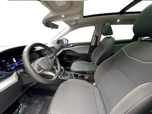 Used 2023 Volkswagen Taos SE w/ Panoramic Sunroof Package FWD image 20