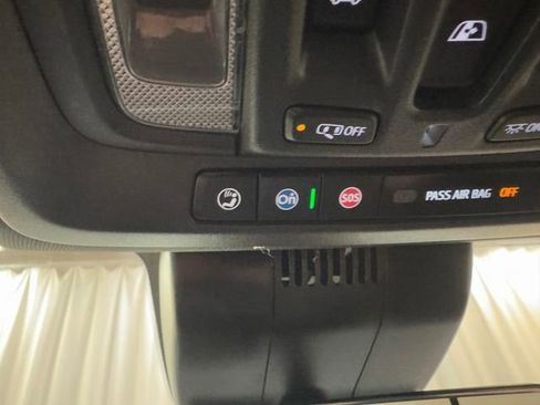 Used 2025 Chevrolet Silverado 1500 High Country AWD/4WD image 32