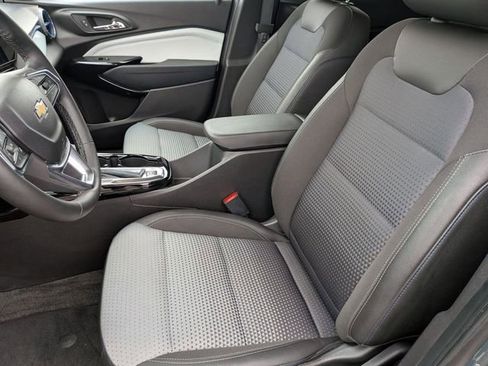 Used 2025 Chevrolet Trax LT w/ LT Convenience Package FWD image 12