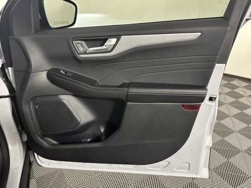 Used 2025 Ford Escape SE w/ PHEV Premium Package FWD image 16