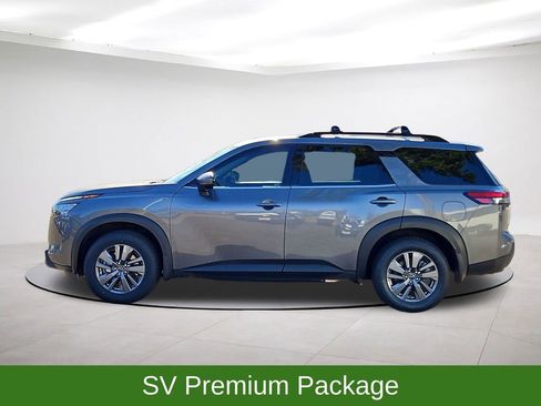 Used 2024 Nissan Pathfinder SV w/ SV Premium Package image 4