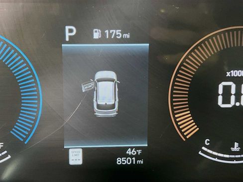 Used 2025 Hyundai Kona SEL image 12