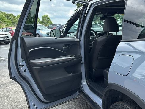 Certified 2025 Honda Passport TrailSport image 28