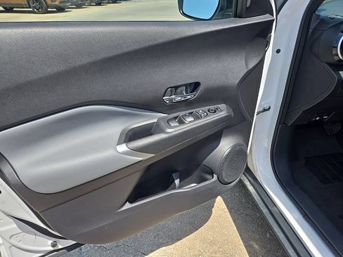 Used 2024 Nissan Kicks SR w/ SR Premium Package FWD image 31