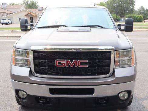 Used 2011 GMC Sierra 2500 SLE w/ SLE Preferred Package AWD/4WD image 12