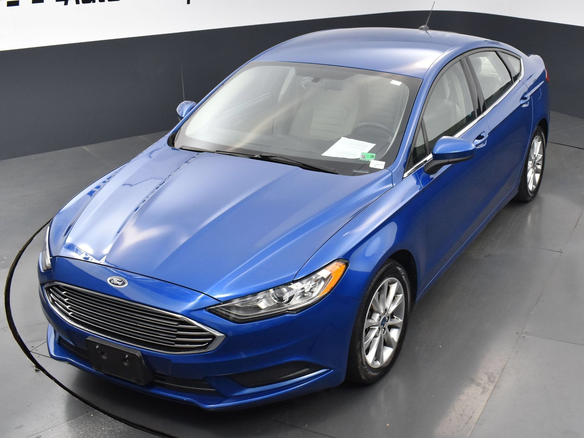 Used 2017 Ford Fusion SE w/ Fusion SE Technology Package FWD image 9