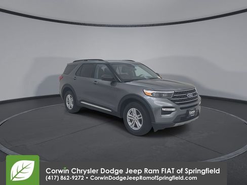 Used 2024 Ford Explorer XLT w/ Equipment Group 202A image 3