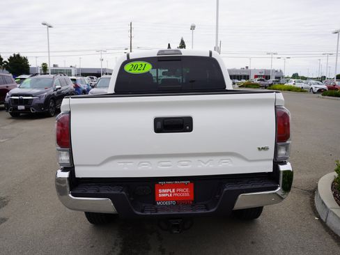 Used 2021 Toyota Tacoma TRD Off-Road AWD/4WD image 11