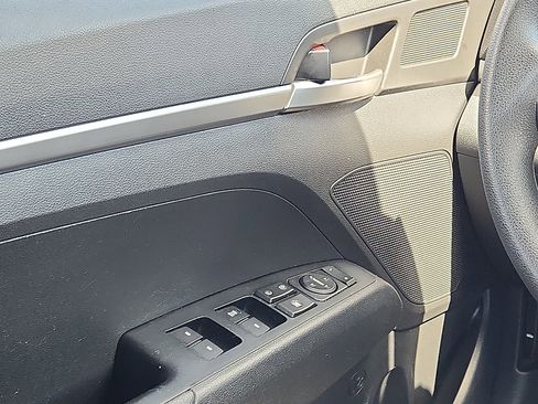 Used 2020 Hyundai Elantra SE w/ Cargo Package (C1) image 12