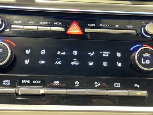 Used 2024 Hyundai Santa Fe Calligraphy AWD/4WD image 18