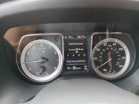 Used 2019 Nissan Titan SV image 13