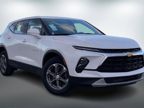 Used 2023 Chevrolet Blazer LT image 3
