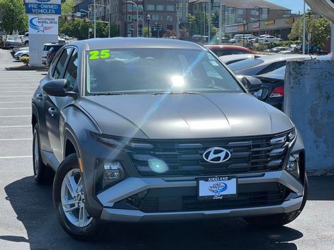 Used 2025 Hyundai Tucson SE AWD/4WD image 1