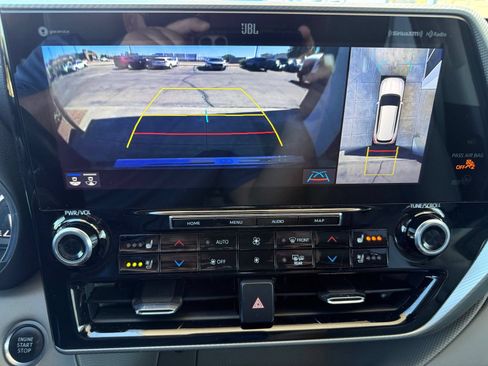 Used 2021 Toyota Highlander Platinum FWD image 24