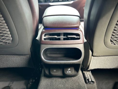 Used 2022 Genesis GV70 2.5T w/ Advanced Package image 33