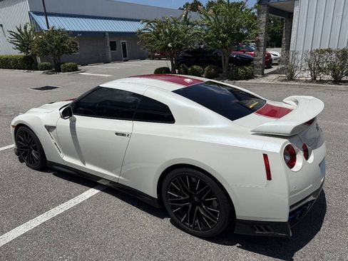 Used 2020 Nissan GT-R Premium AWD/4WD image 5