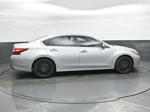 Used 2016 Nissan Altima 2.5 S w/ Power Driver Seat Package image 3