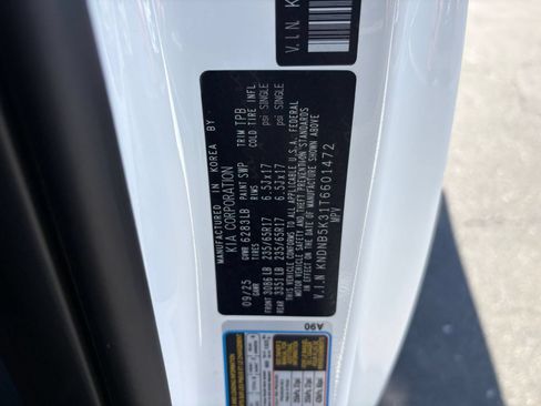 Used 2026 Kia Carnival FWD image 32