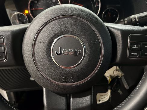 Used 2015 Jeep Wrangler Unlimited Sahara w/ Max Tow Package AWD/4WD image 18