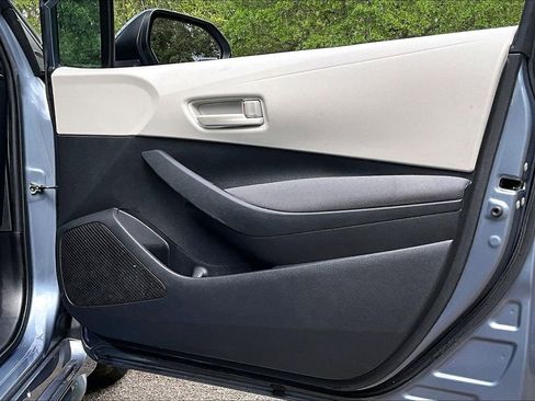 Used 2022 Toyota Corolla LE image 29
